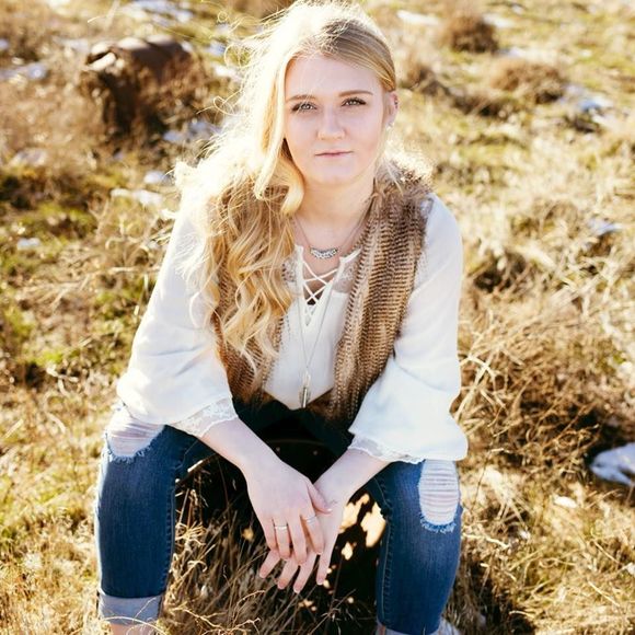 Meet your Posher, Cassandra - Picture 1 of 1